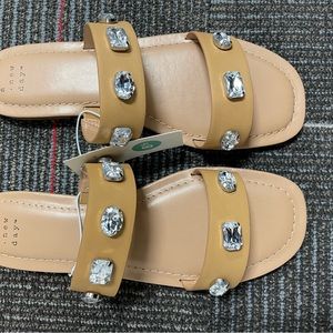 New in box women’s sandles
